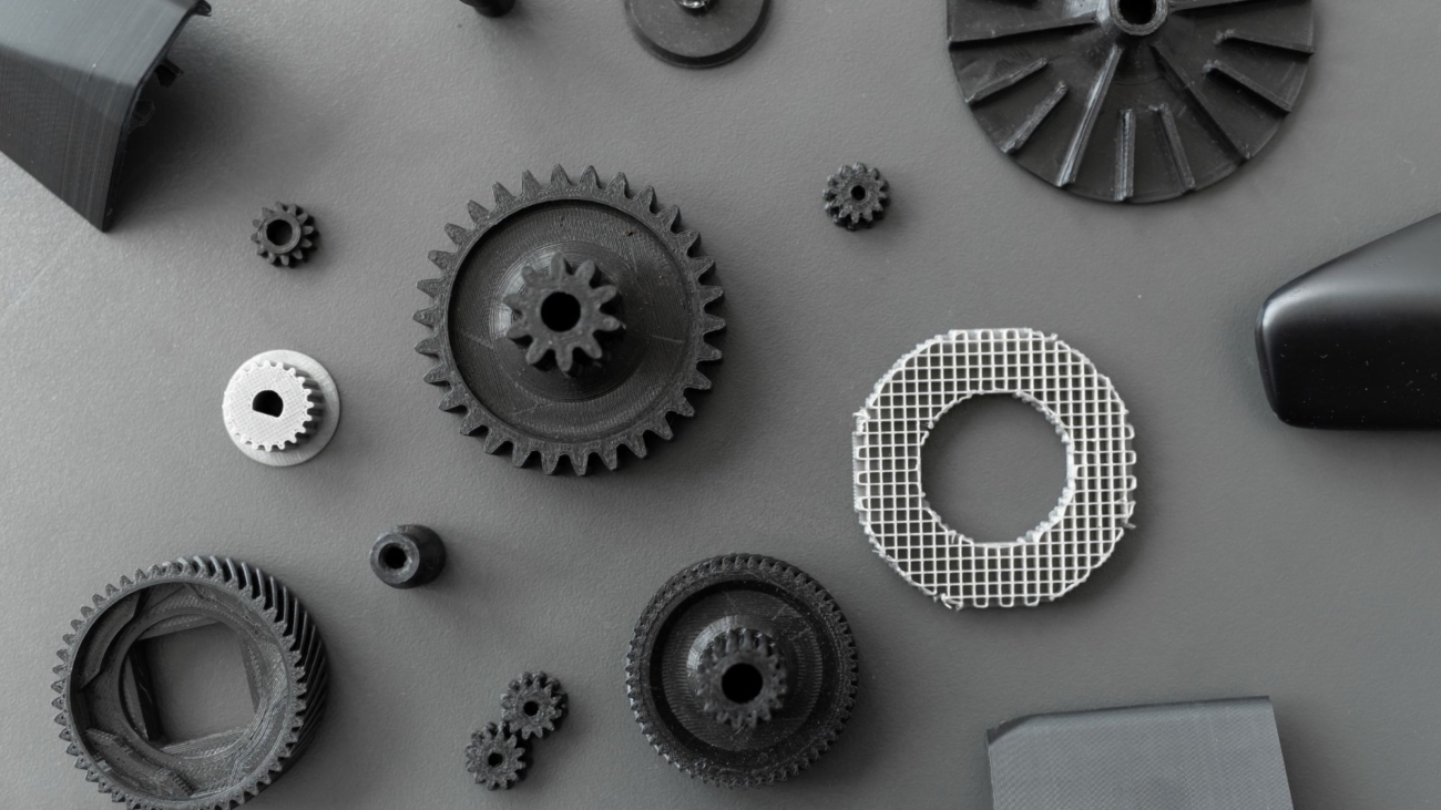 3d-printed-objects-on-the-table-in-the-laboratory-NXUDSW5 (1)