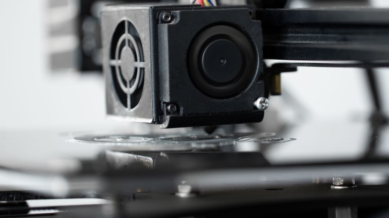 3d-printing-machine-operation-in-the-laboratory-4J6UM2Q