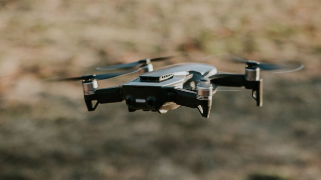 drone-flying-in-the-sky-LCQ48PR